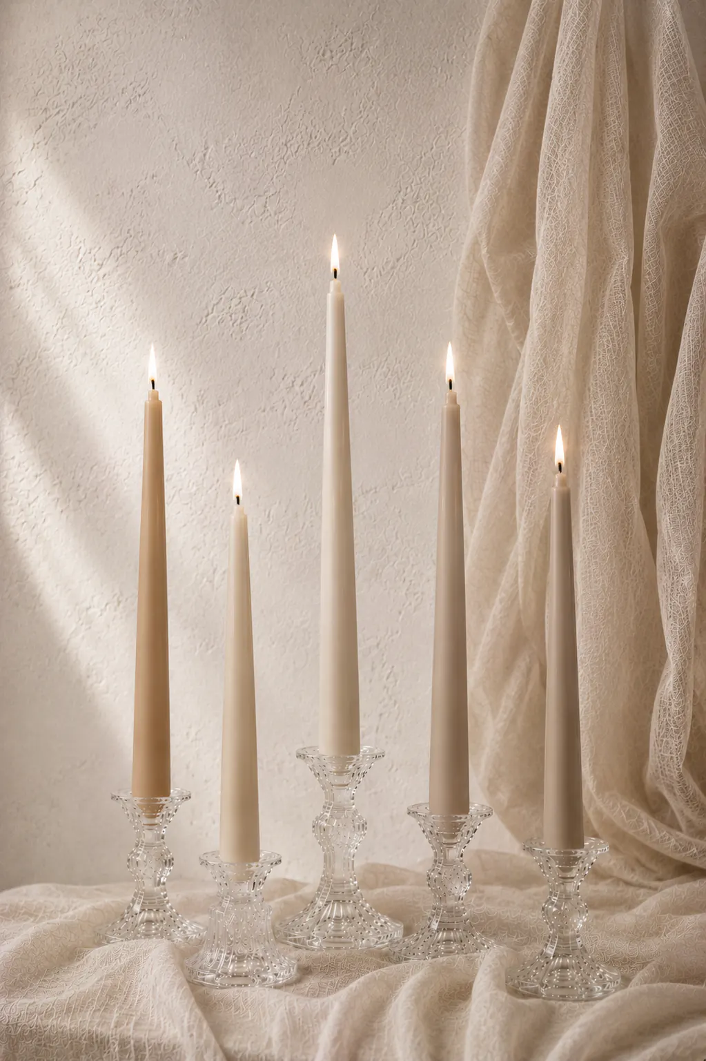 Velas cónicas 34 cm en paleta nude y blanco para boda premium